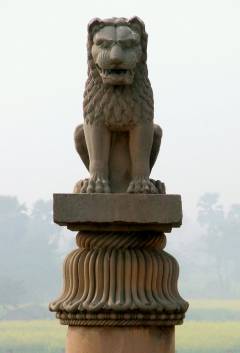 毘舍離的阿育王石柱的柱頭 by mself, CC BY-SA 2.5, https://commons.wikimedia.org/w/index.php?curid=1762981 毘舍離的阿育王石柱的柱頭 by mself, CC BY-SA 2.5, https://commons.wikimedia.org/w/index.php?curid=1762981