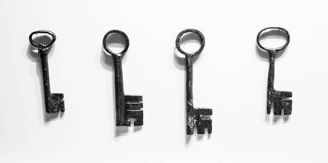 old-keys-1692990_640.jpg